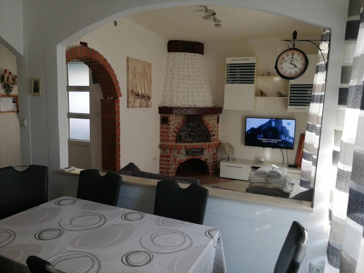 Centar Njivice Apartment ภายนอก รูปภาพ